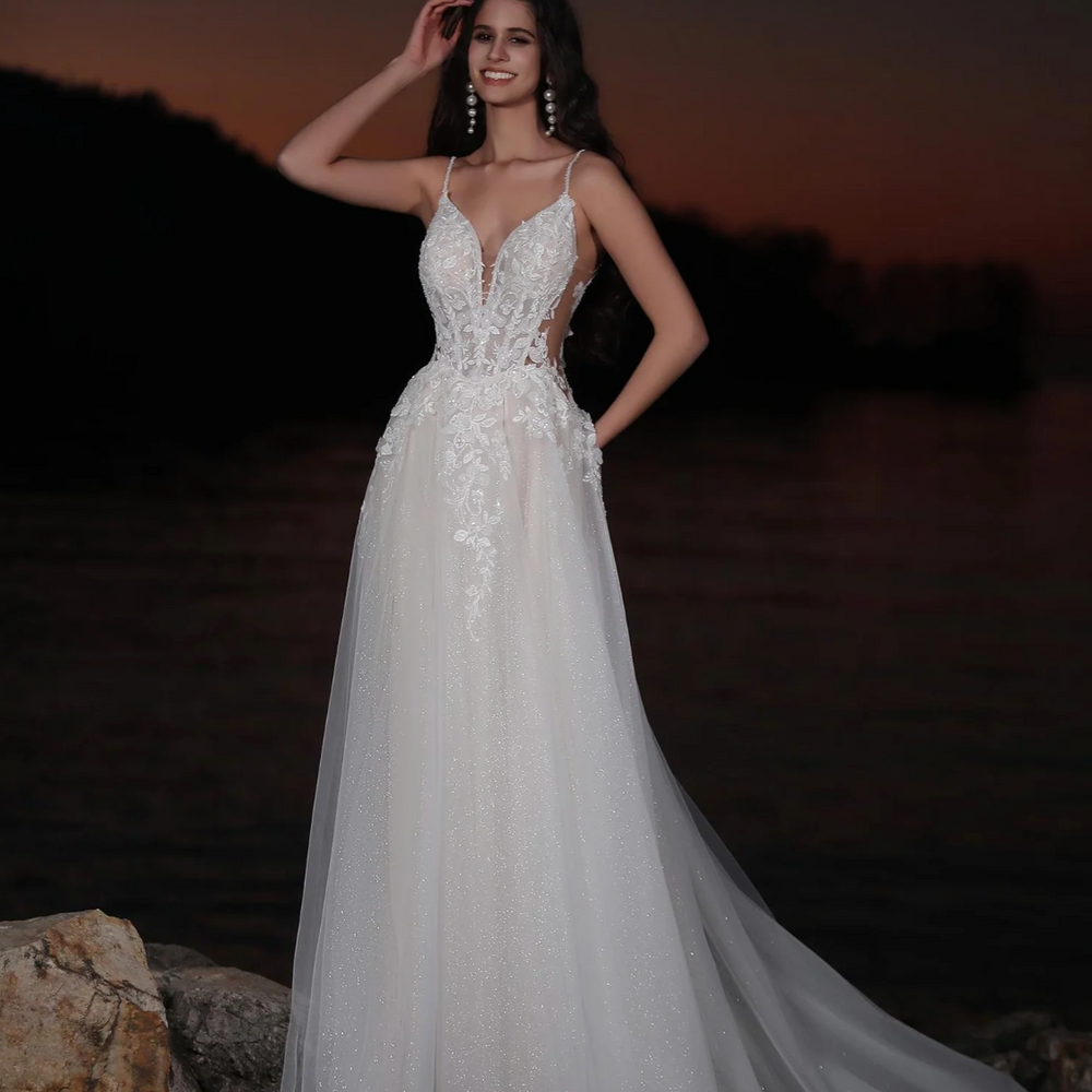 
                      
                        Glamorous Spaghetti Straps Tulle A-Line Wedding Dress
                      
                    