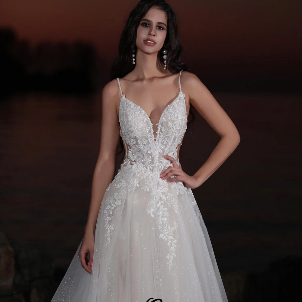 
                      
                        Glamorous Spaghetti Straps Tulle A-Line Wedding Dress
                      
                    