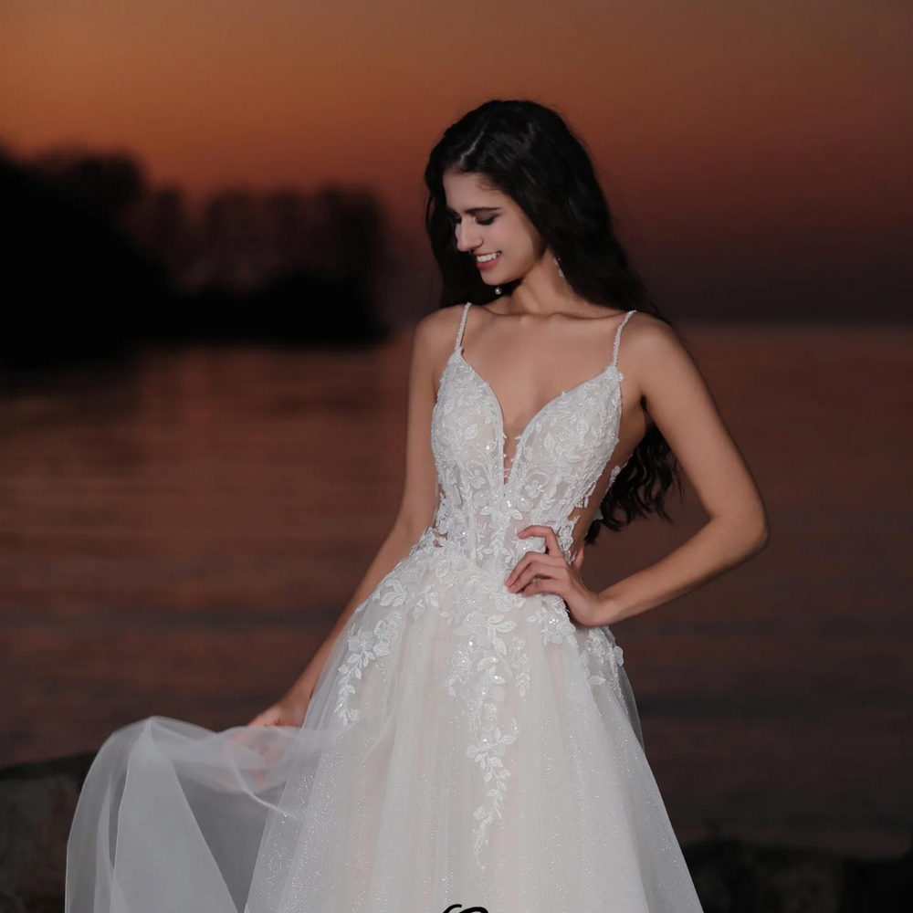 
                      
                        Glamorous Spaghetti Straps Tulle A-Line Wedding Dress
                      
                    