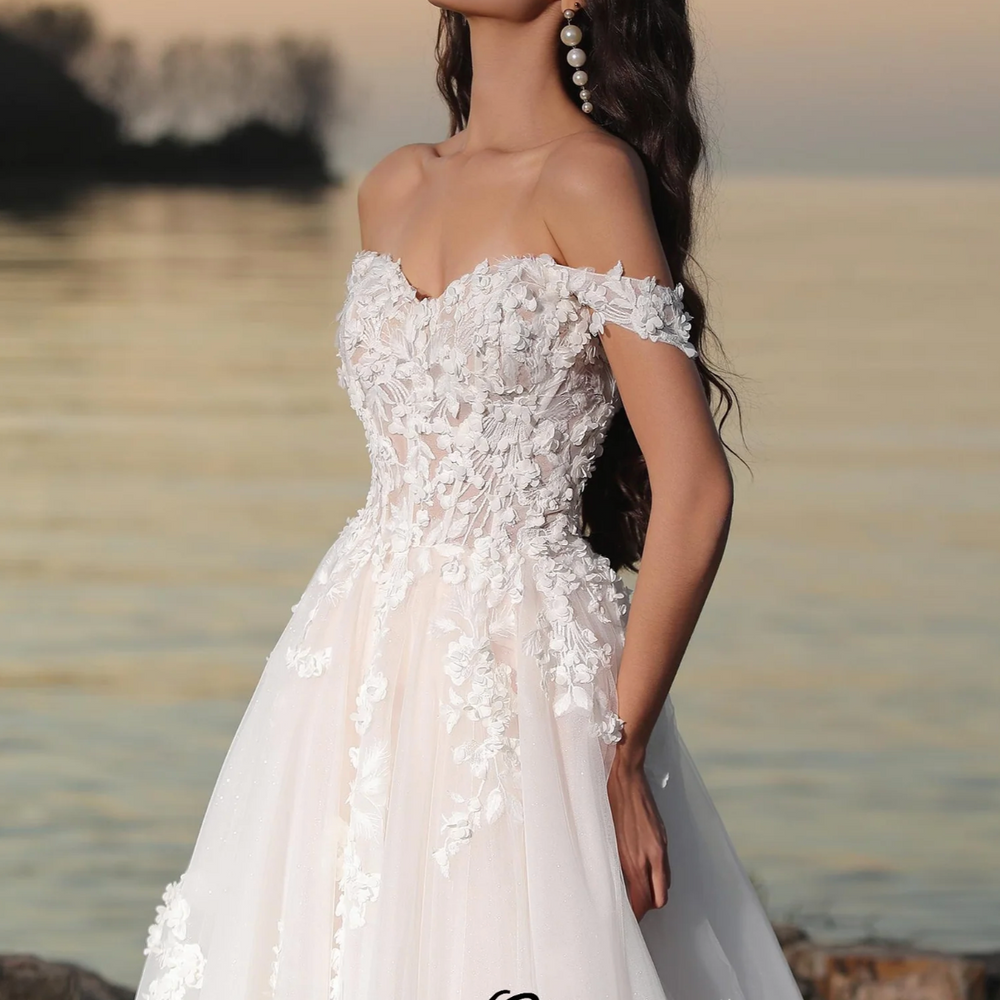 
                      
                        Fairy-like Off-The-Shoulder 3D Floral Wedding Dress
                      
                    