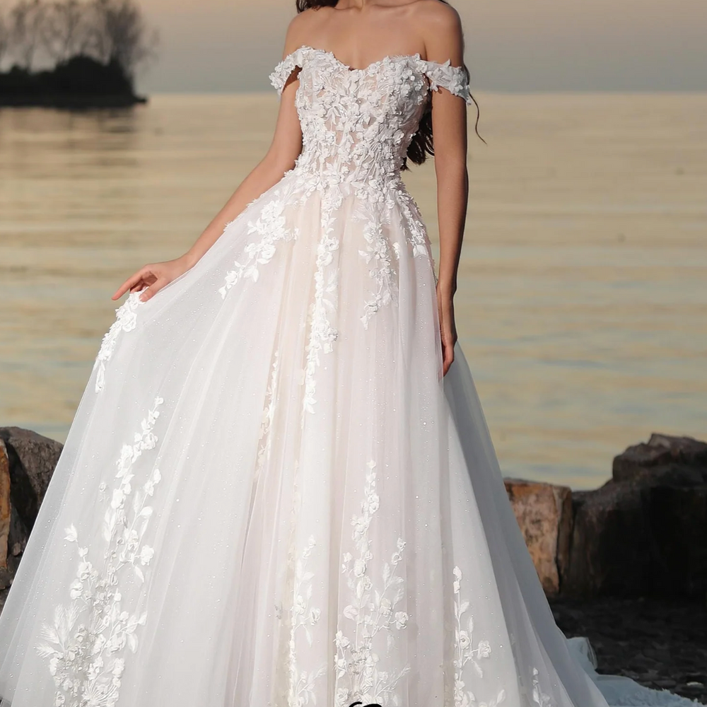 
                      
                        Fairy-like Off-The-Shoulder 3D Floral Wedding Dress
                      
                    