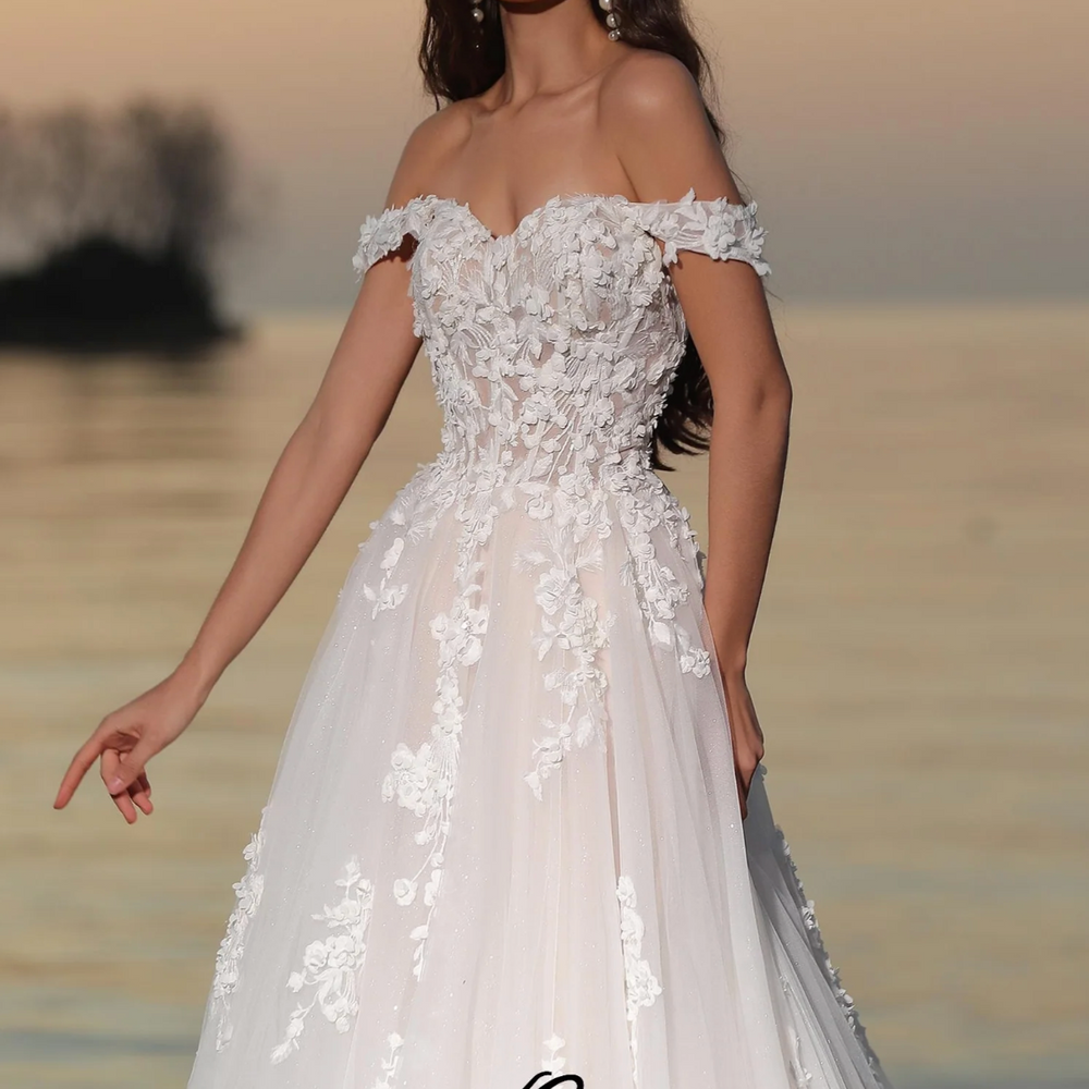 
                      
                        Fairy-like Off-The-Shoulder 3D Floral Wedding Dress
                      
                    