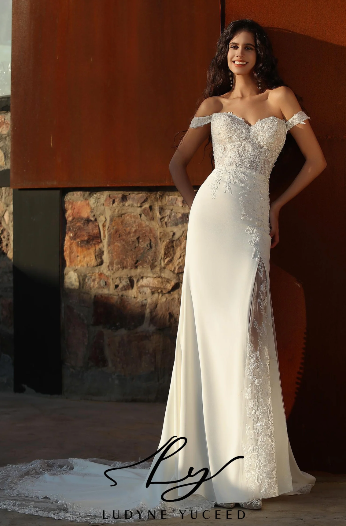 Elegant Off-the-shoulder Sheath Crepe Wedding dress