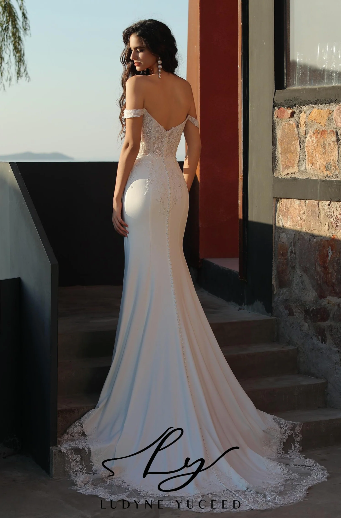Elegant Off-the-shoulder Sheath Crepe Wedding dress