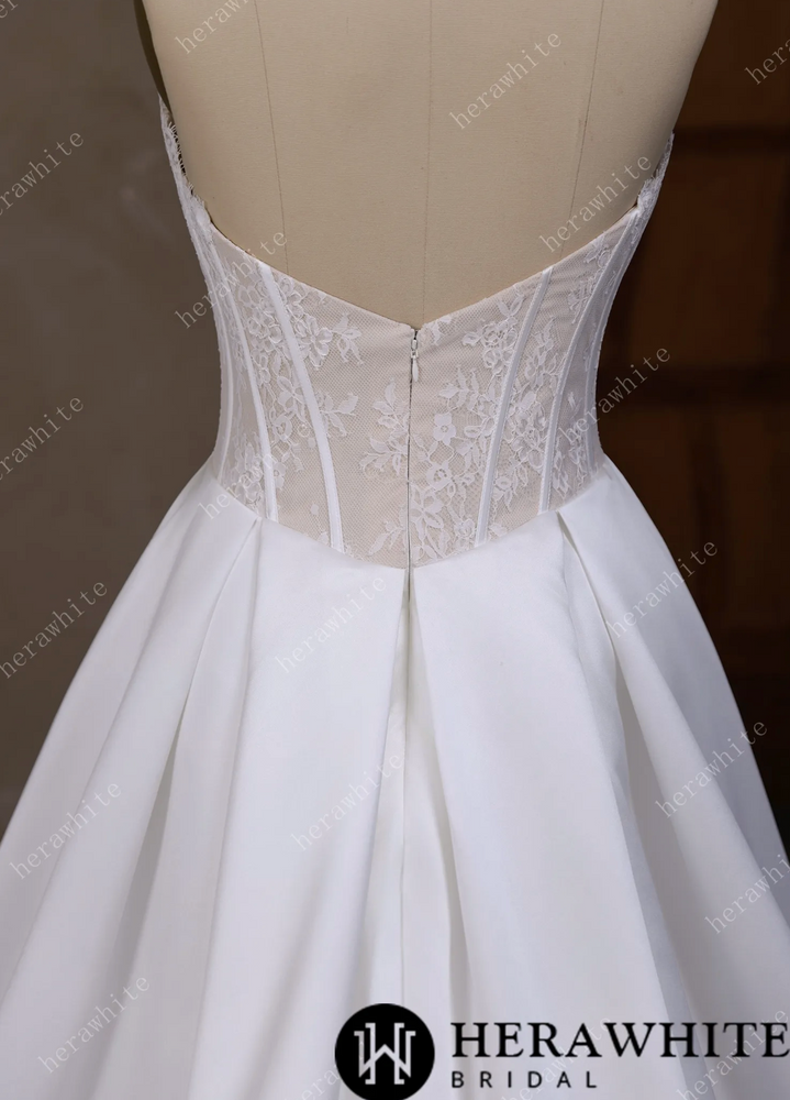 
                      
                        Satin Wedding Dress Irregular Neckline Basque Waistline Bridal Gown, this strapless wedding dress captivates with its distinctive irregular neckline
                      
                    