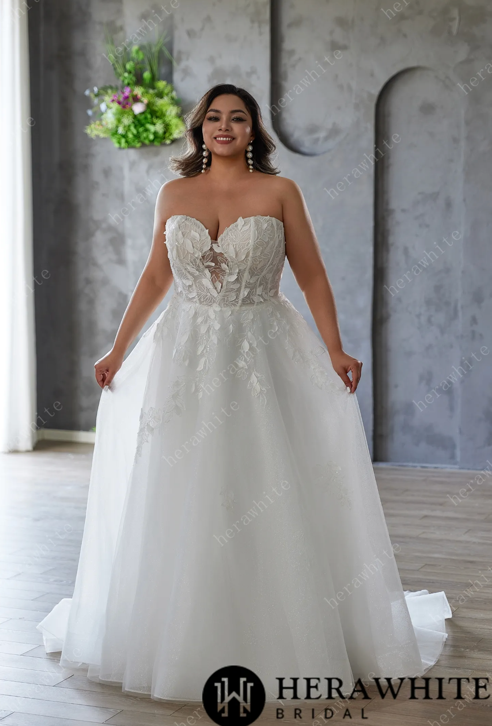 Romance in Bloom – Sweetheart Tulle Dress with 3D Appliqué