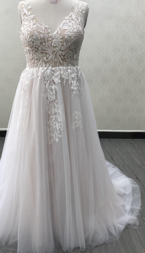 
                      
                        Plus Size Tulle Lace A Line Wedding Dress
                      
                    