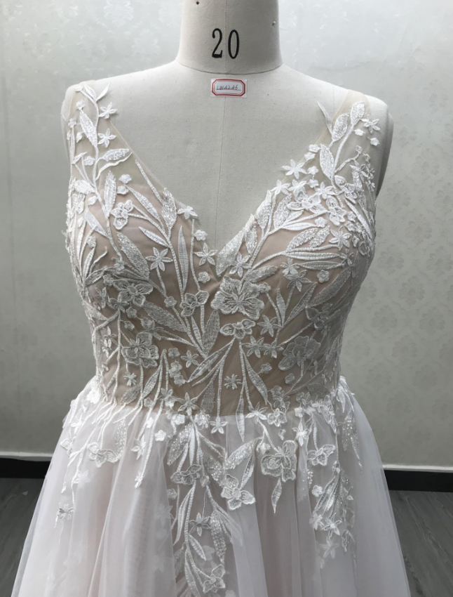 
                      
                        Plus Size Tulle Lace A Line Wedding Dress
                      
                    