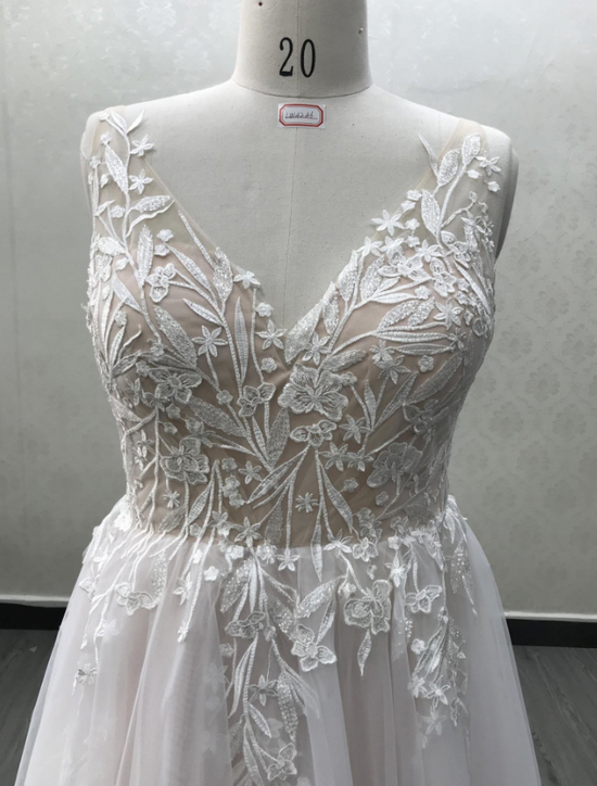 Load image into Gallery viewer, Plus Size Tulle Lace A Line Wedding Dress
