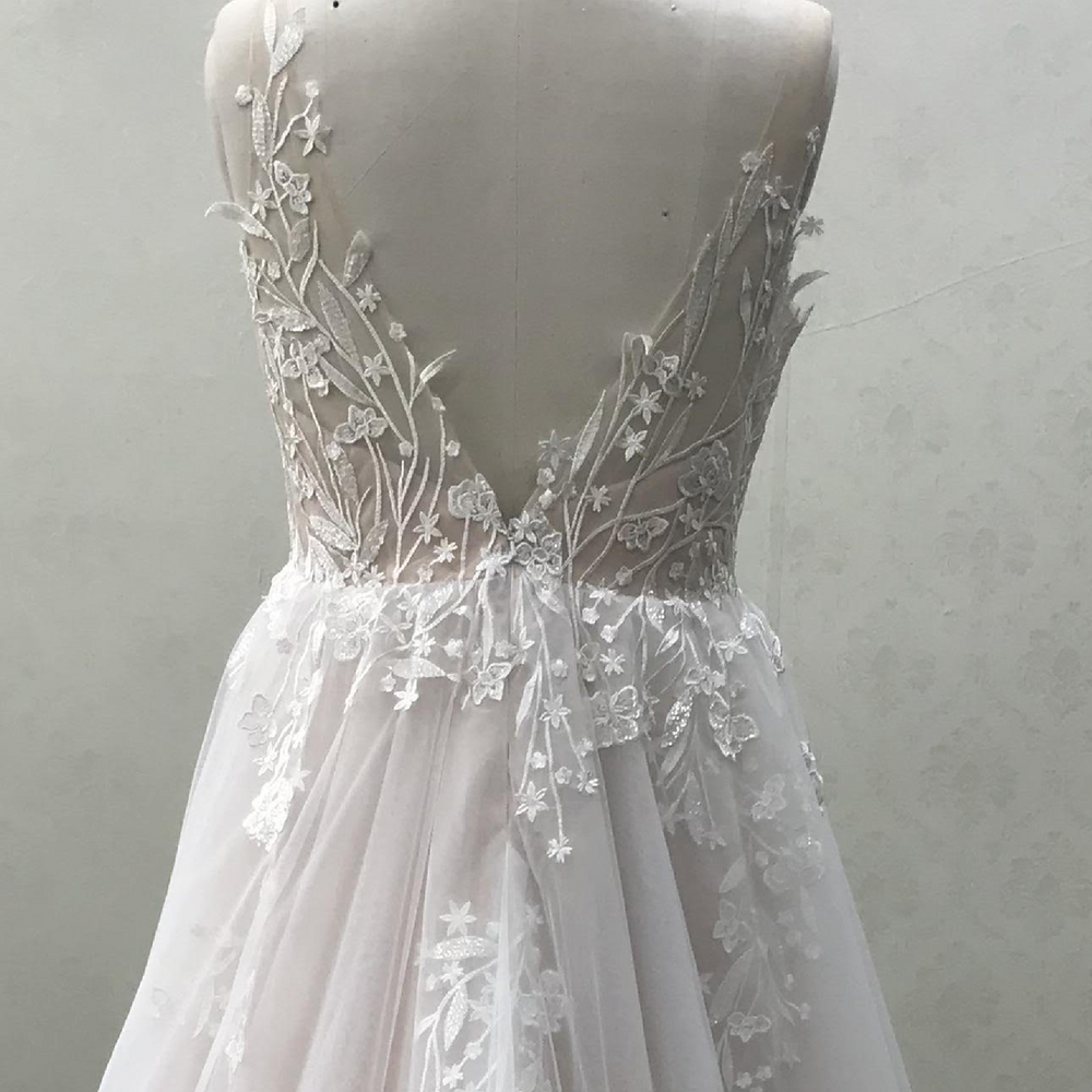 
                      
                        Plus Size Tulle Lace A Line Wedding Dress
                      
                    