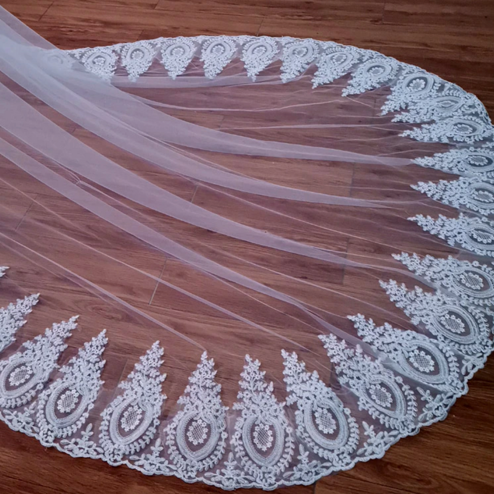 
                      
                        Charming 3M Gold/White Cathedral Veil Lace Trim Wedding Bridal Veil
                      
                    