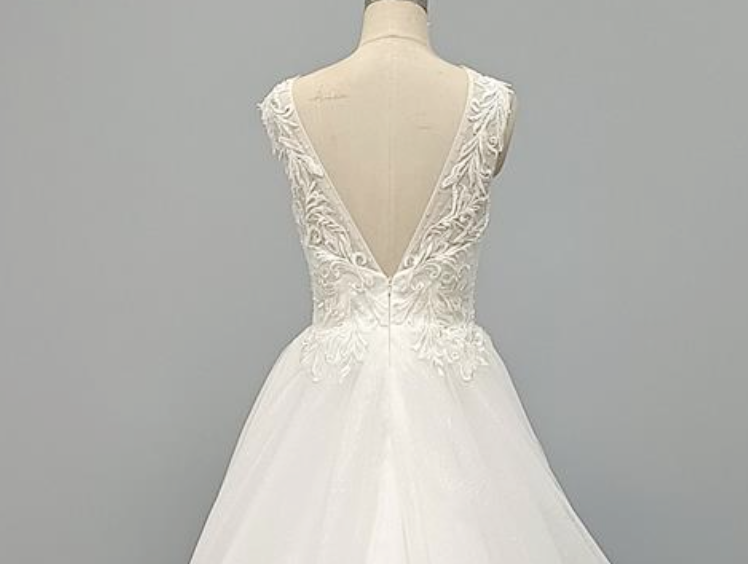 
                      
                        Tulle Lace V Neck A Line Wedding Bridal Gown
                      
                    