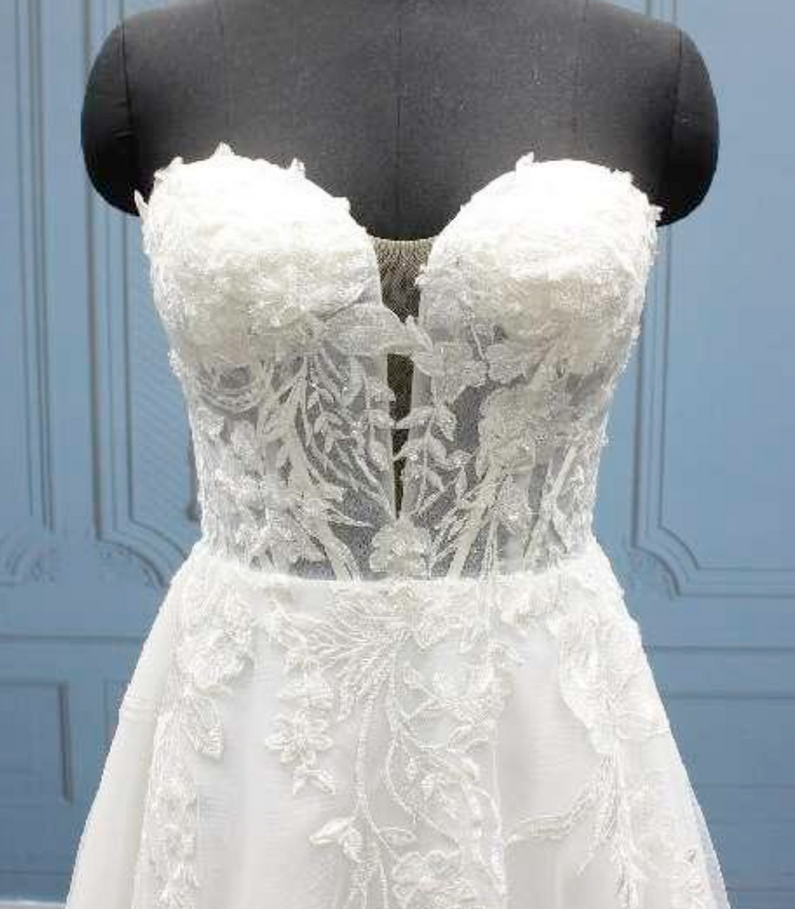 
                      
                        Sweetheart Sleeveless Bead Lace A Line Bridal Gown
                      
                    