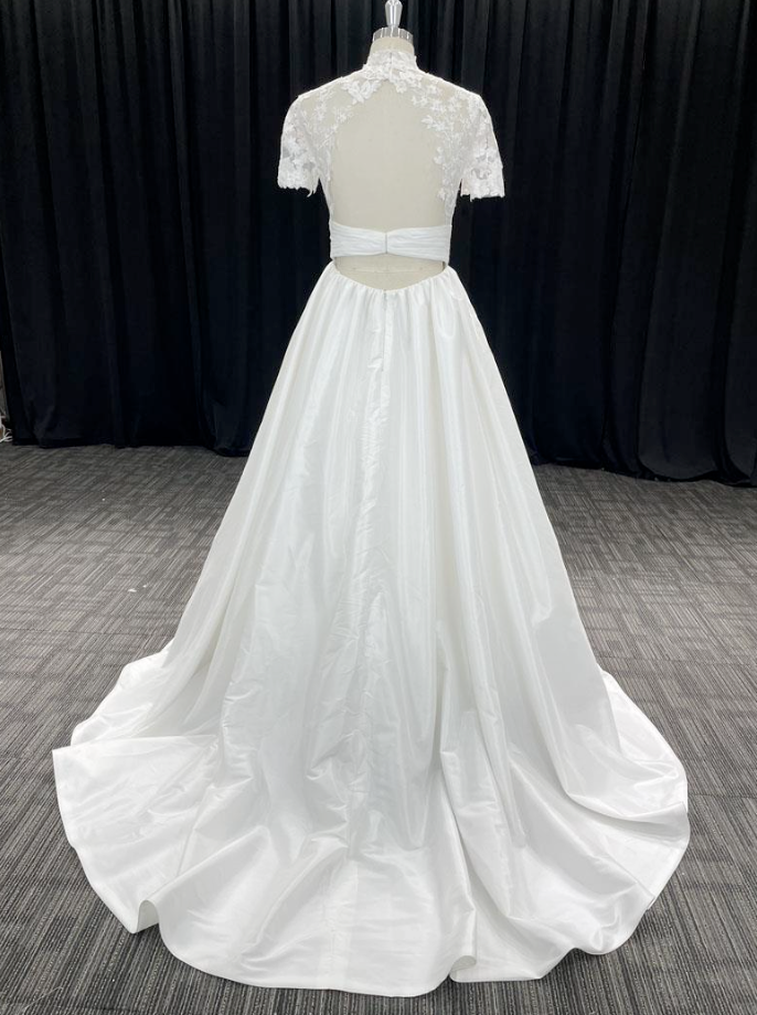 
                      
                        Modest A Line Lace Satin Wedding Bridal Gown
                      
                    