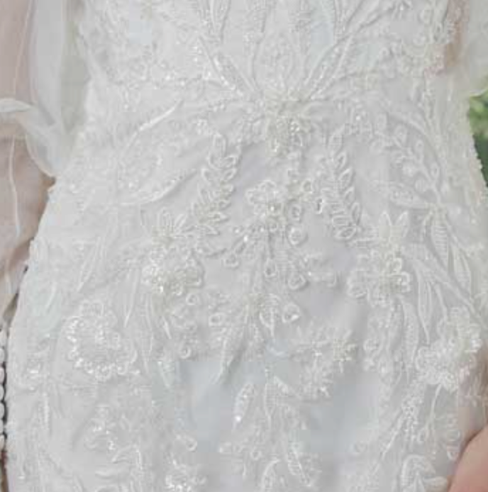 
                      
                        Deep V with Detachable Sleeves Tulle Lace Wedding Bridal Gown
                      
                    