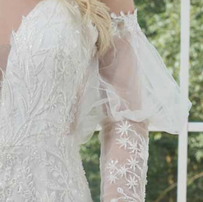 
                      
                        Deep V with Detachable Sleeves Tulle Lace Wedding Bridal Gown
                      
                    