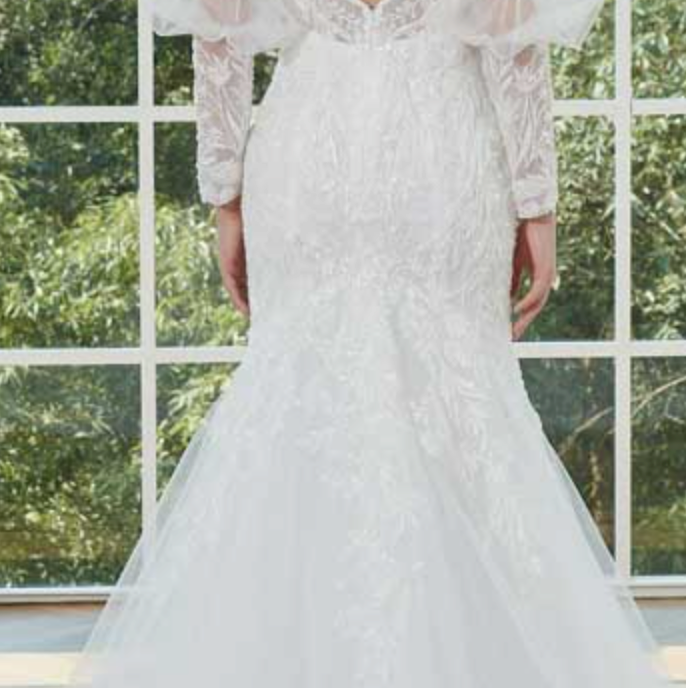 
                      
                        Deep V with Detachable Sleeves Tulle Lace Wedding Bridal Gown
                      
                    