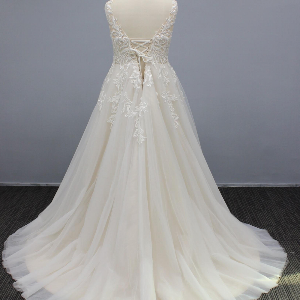 
                      
                        Plus Size Cut Tulle A Line Lace Bridal Wedding Gown
                      
                    