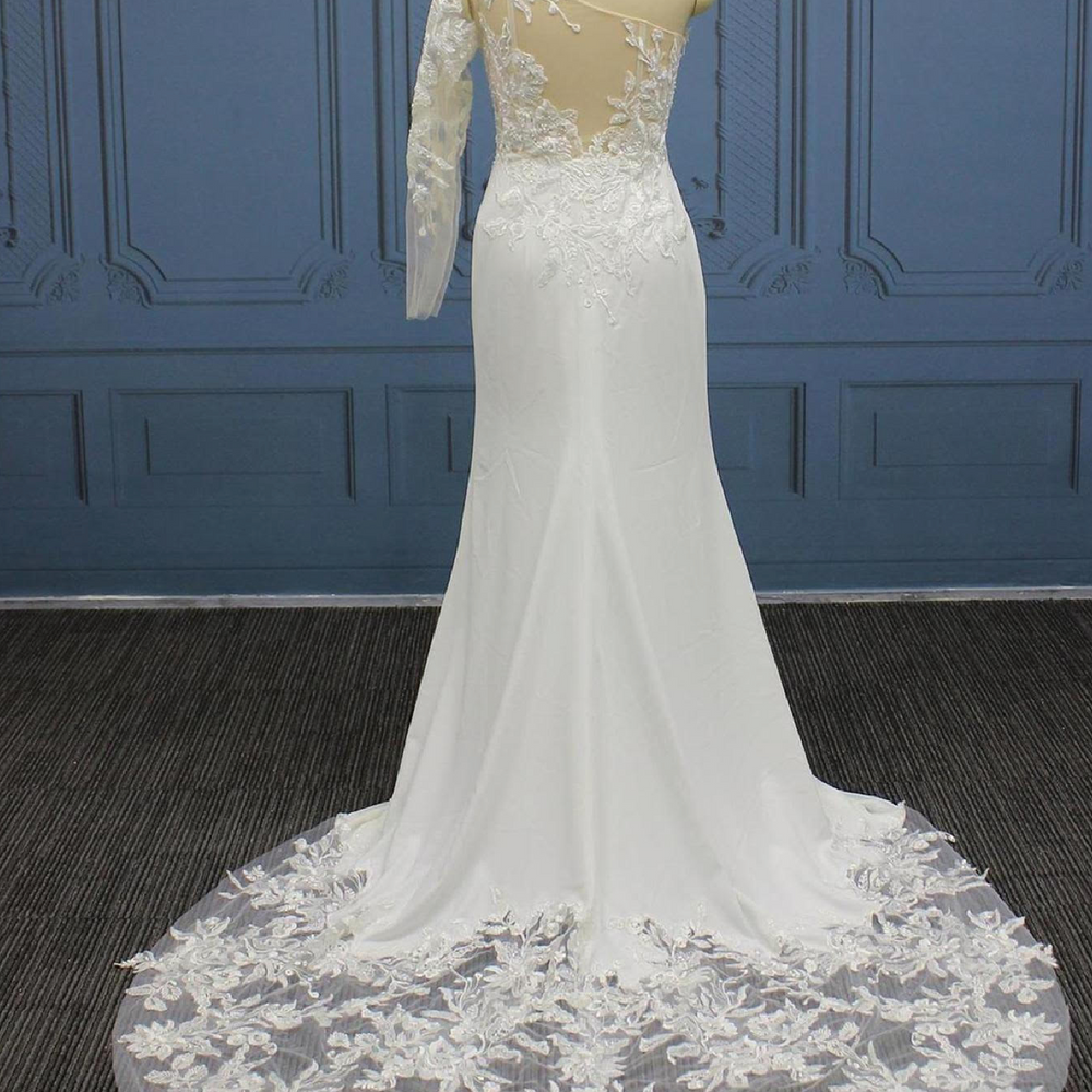 
                      
                        Pearl Beaded Lace Crepe Satin Lace Train Mermaid Wedding Gown
                      
                    