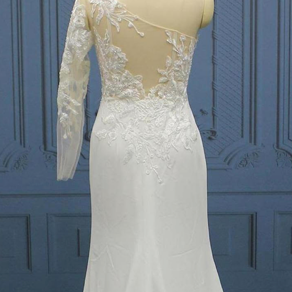 
                      
                        Pearl Beaded Lace Crepe Satin Lace Train Mermaid Wedding Gown
                      
                    