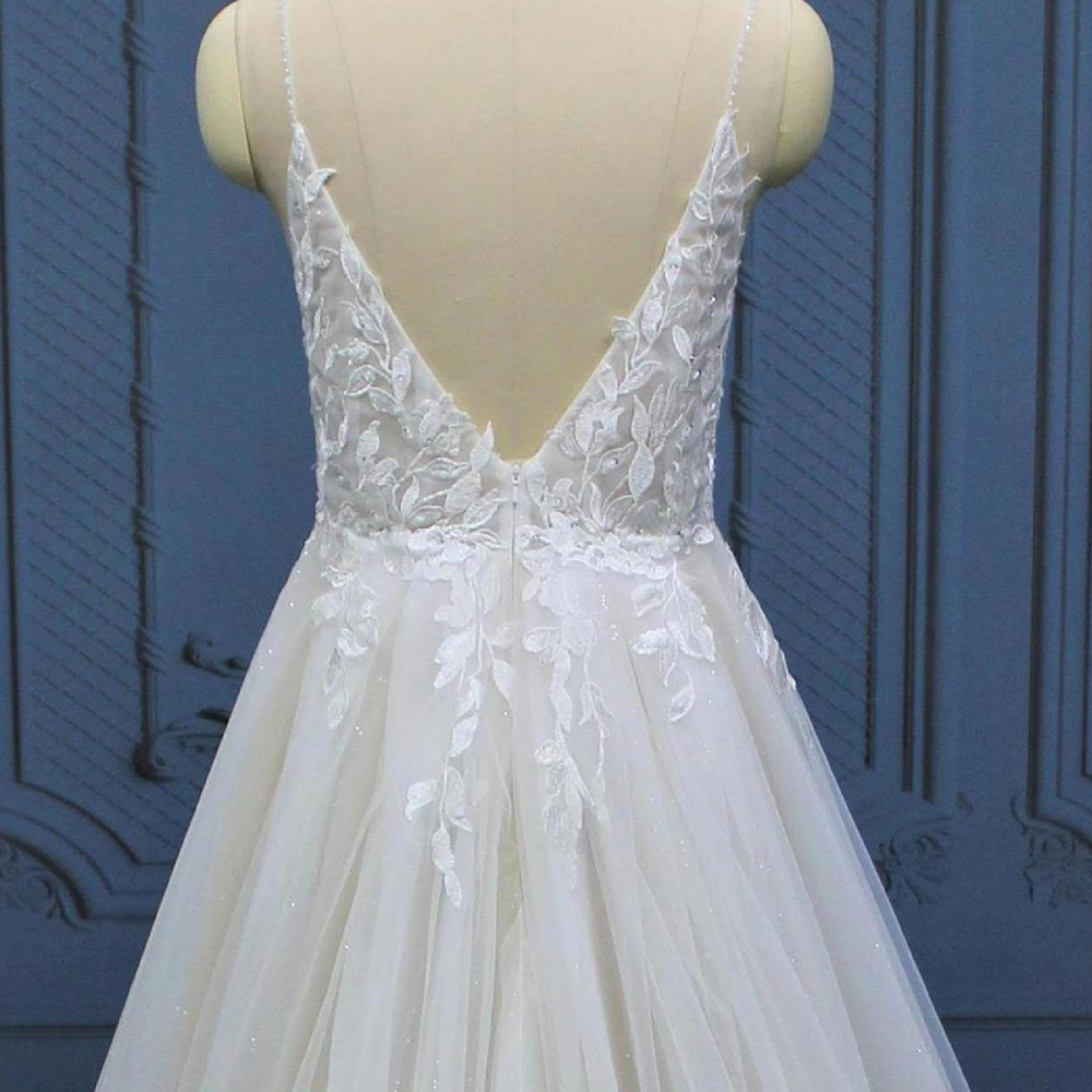 
                      
                        Glitter Tulle A Line Sleeveless Beaded Spaghetti Strap Wedding Gown
                      
                    