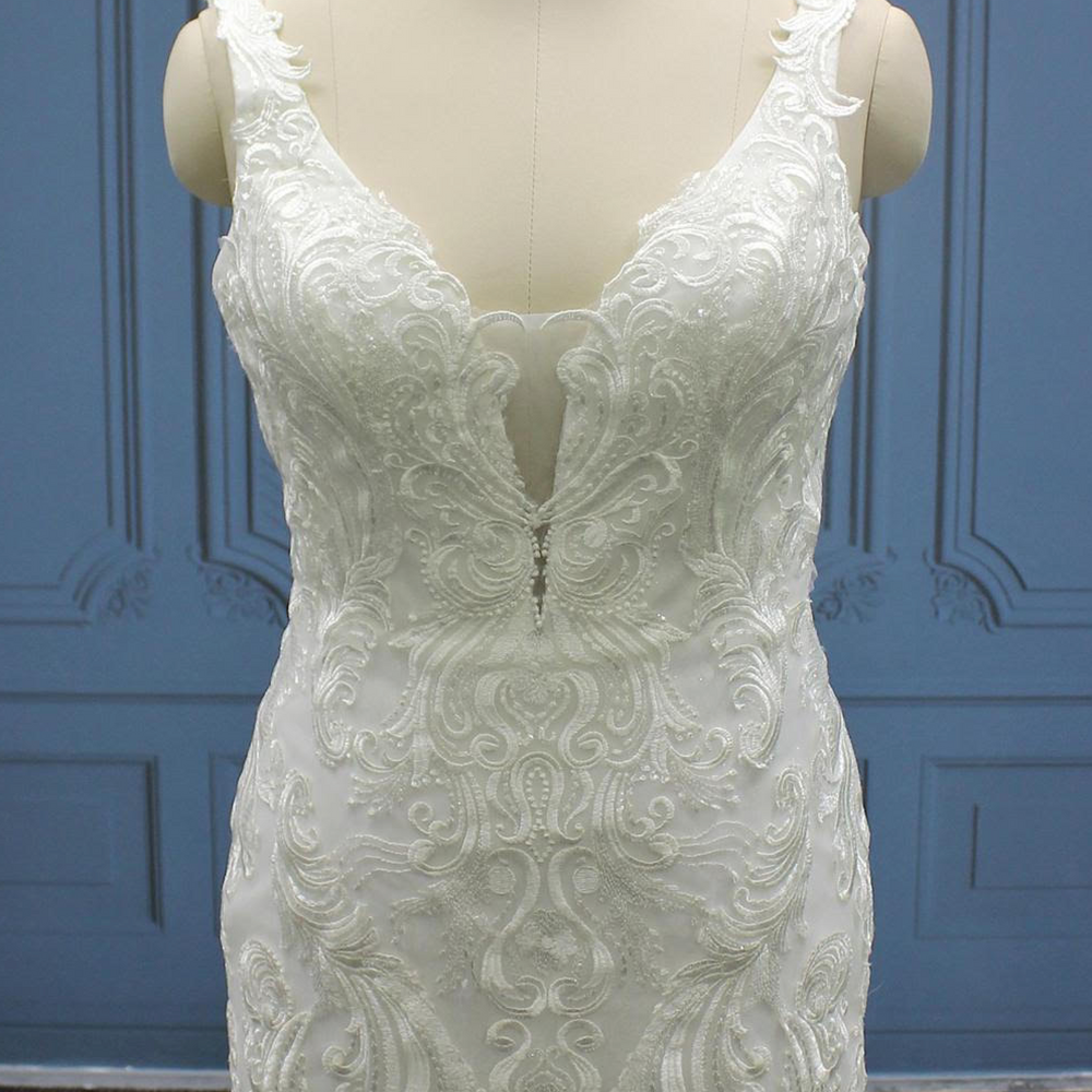 
                      
                        Scalloped Lace Sleeveless Bridal Wedding Dress
                      
                    