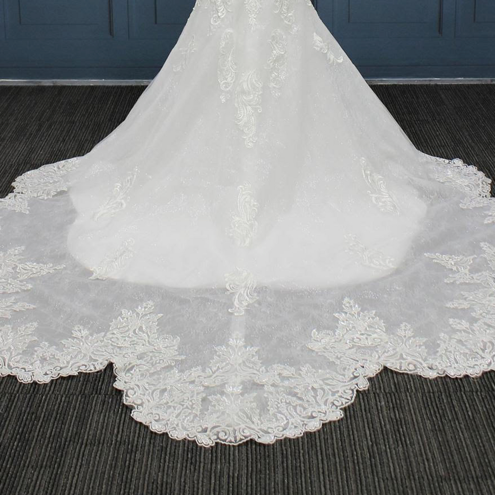 
                      
                        Scalloped Lace Sleeveless Bridal Wedding Dress
                      
                    