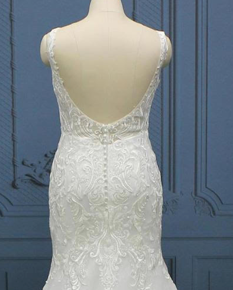 
                      
                        Scalloped Lace Sleeveless Bridal Wedding Dress
                      
                    