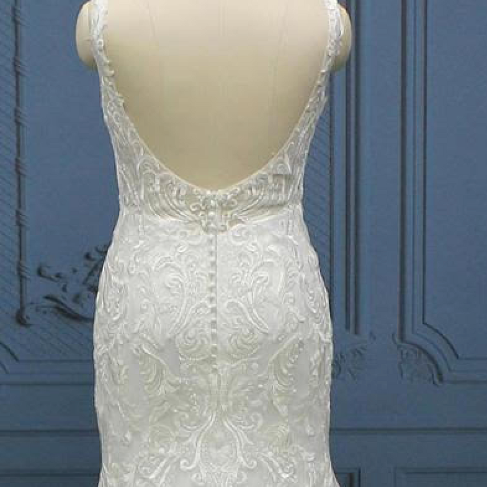 
                      
                        Scalloped Lace Sleeveless Bridal Wedding Dress
                      
                    