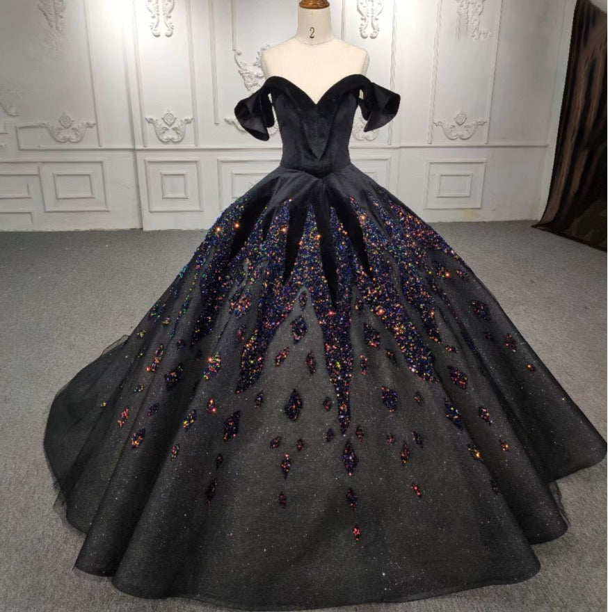 
                      
                        Black Quinceanera Dresses Ball Gown Beading Vestidos De 15
                      
                    