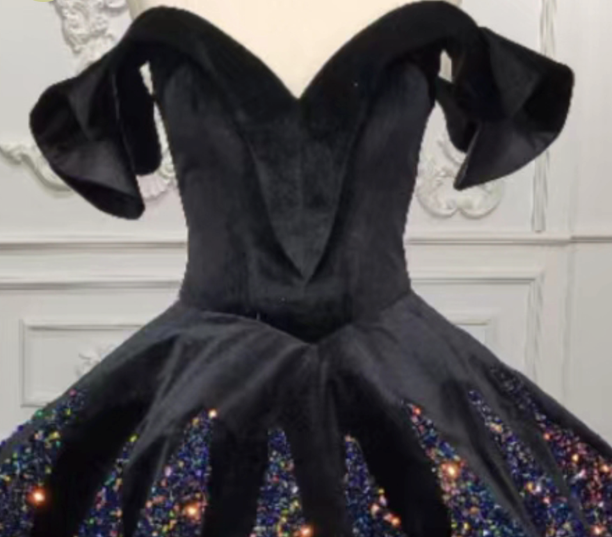 
                      
                        Black Quinceanera Dresses Ball Gown Beading Vestidos De 15
                      
                    