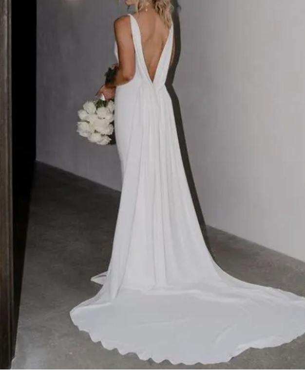 
                      
                        Deep V Neck Crepe Detachable Train Mermaid Wedding Dress Open Back Bridal Gown
                      
                    