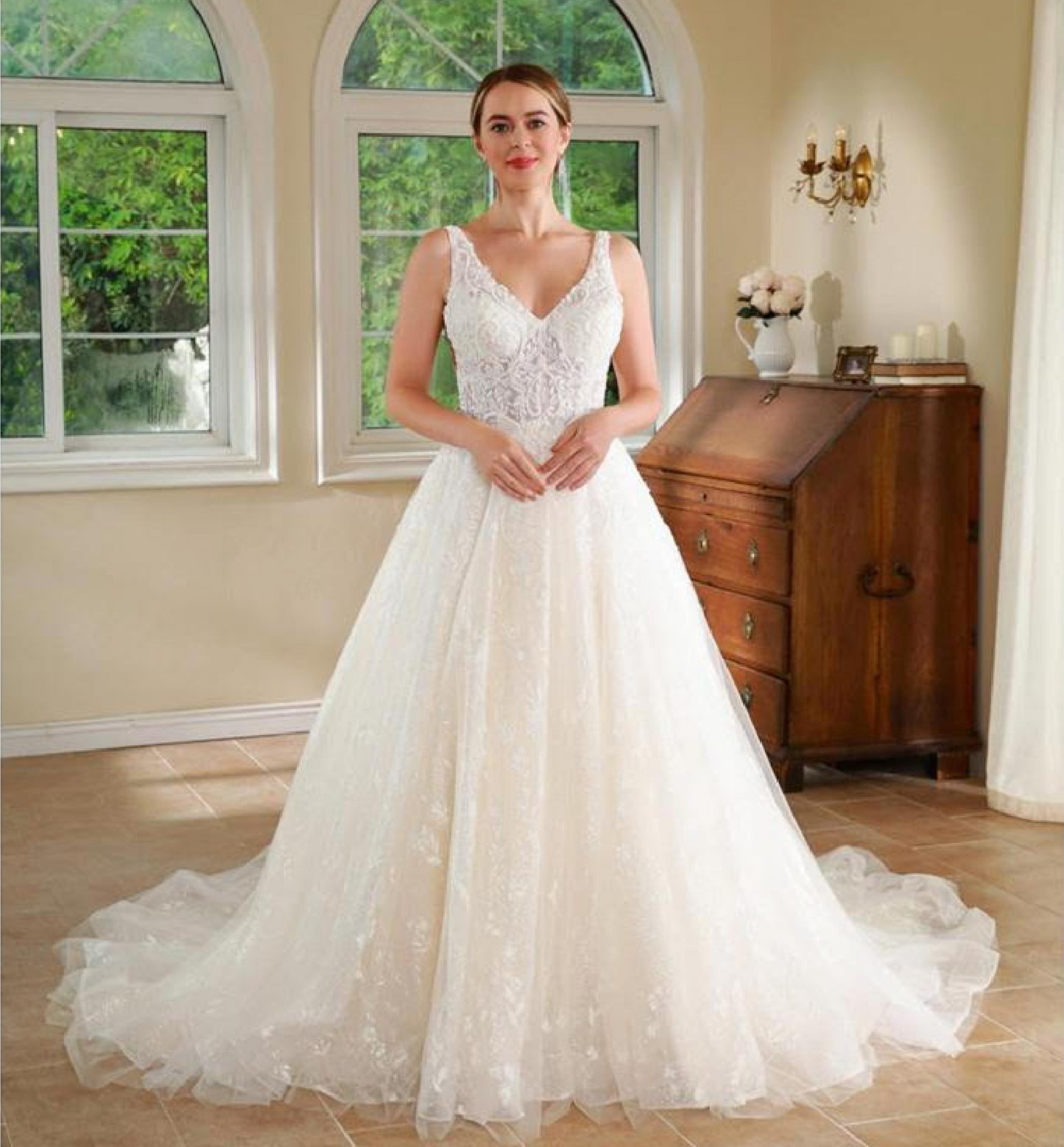 Tulle Lace Sleeveless Bridal Wedding Gown