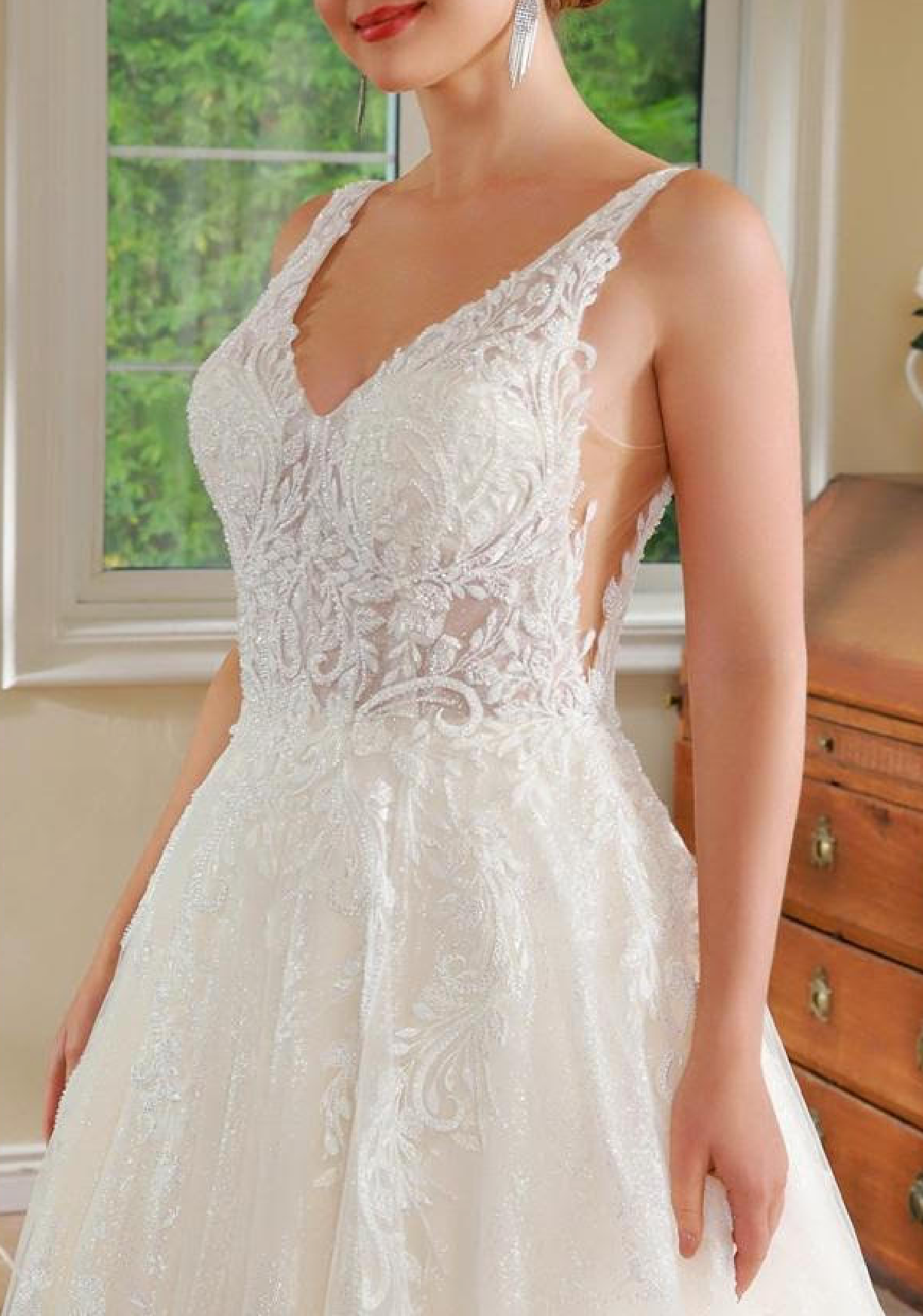 Tulle Lace Sleeveless Bridal Wedding Gown