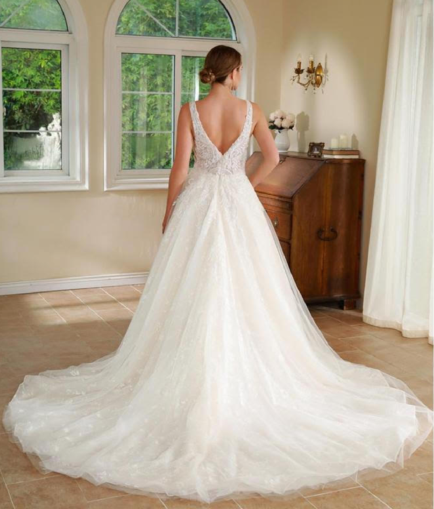 Tulle Lace Sleeveless Bridal Wedding Gown