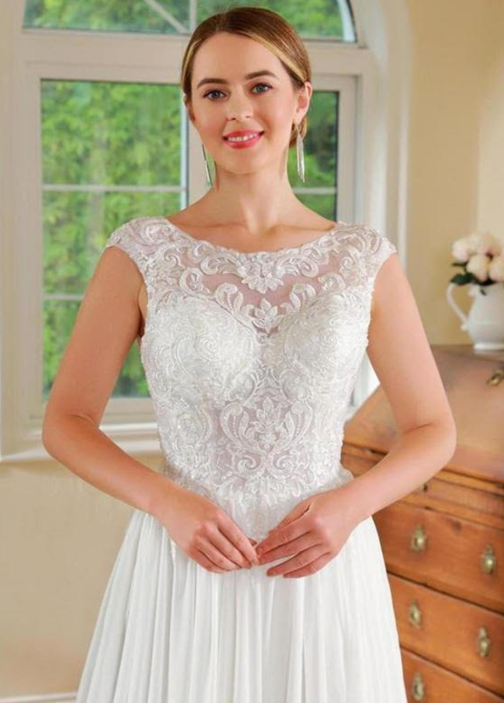 Chiffon Fit & Flare Bridal Lace Wedding Gown