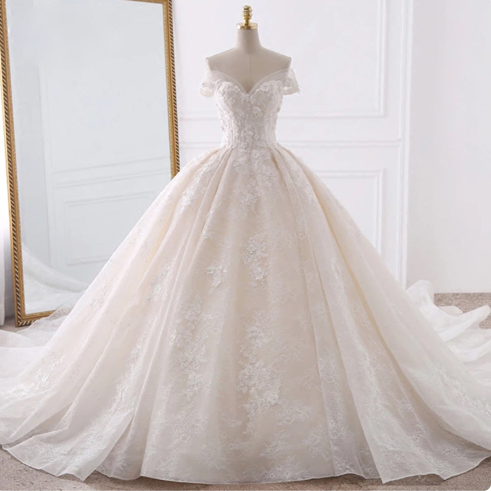 Sexy Sweetheart Lace Ball Gown Beaded Chapel Train Wedding Dress