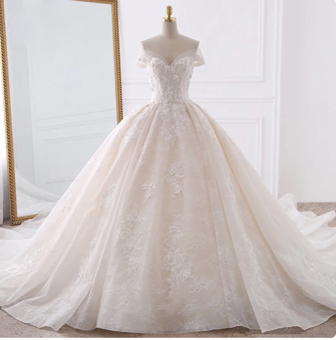 Sexy Sweetheart Lace Ball Gown Beaded Chapel Train Wedding Dress