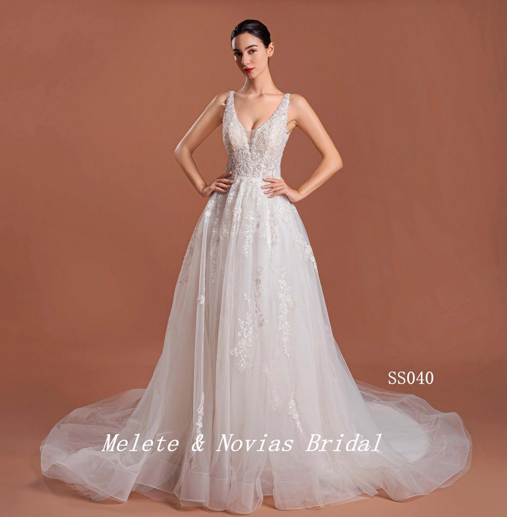 Classic A Line Tulle Lace V Neck Bridal Wedding Dress