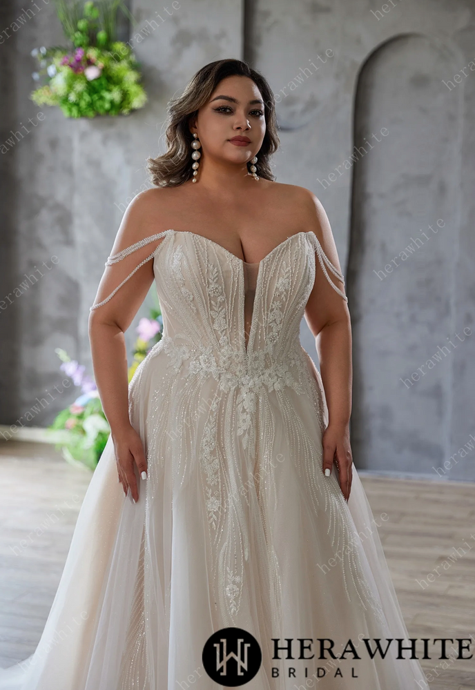 
                      
                        Plus-size Dream: Off-shoulder Tulle Gown with Bead Embroidery
                      
                    