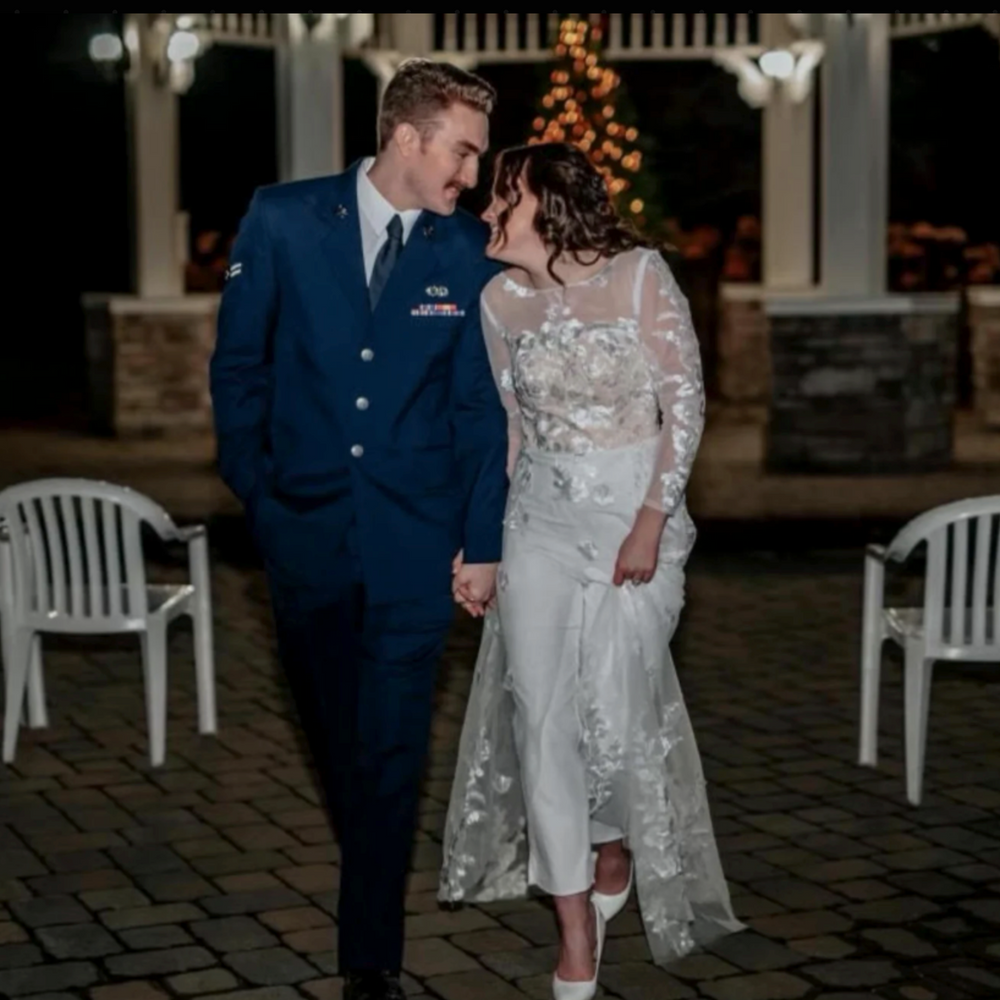 
                      
                        Lace Backless Wedding Dress Jumpsuit Bridal Gown For Women With Sweep Train
                      
                    