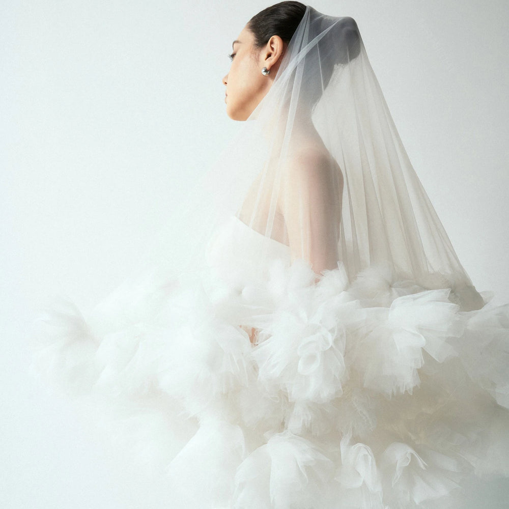 
                      
                        Puffy Tulle Wedding Veil With Comb Short Bridal Headpiece
                      
                    