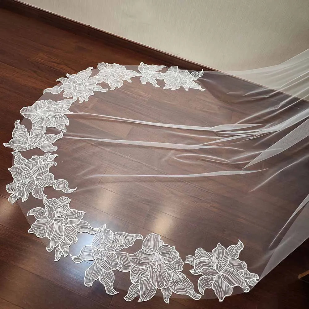 
                      
                        Romantic Floral Lace Wedding Veil with Comb Single Layer 3 Meters Long Bridal Accessory
                      
                    