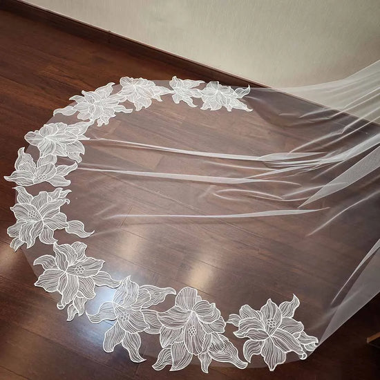 Romantic Floral Lace Wedding Veil with Comb Single Layer 3 Meters Long Bridal Accessory