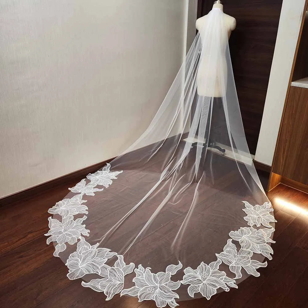 Romantic Floral Lace Wedding Veil with Comb Single Layer 3 Meters Long Bridal Accessory