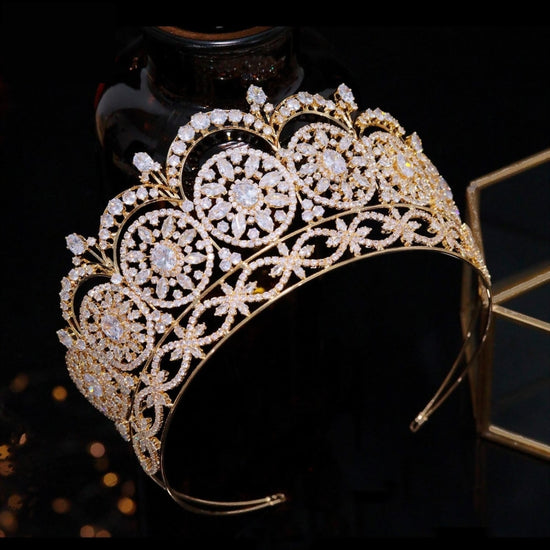 Load image into Gallery viewer, Luxury Cubic Zirconia Big Crown Handmade Princess Bride Wedding Tiara
