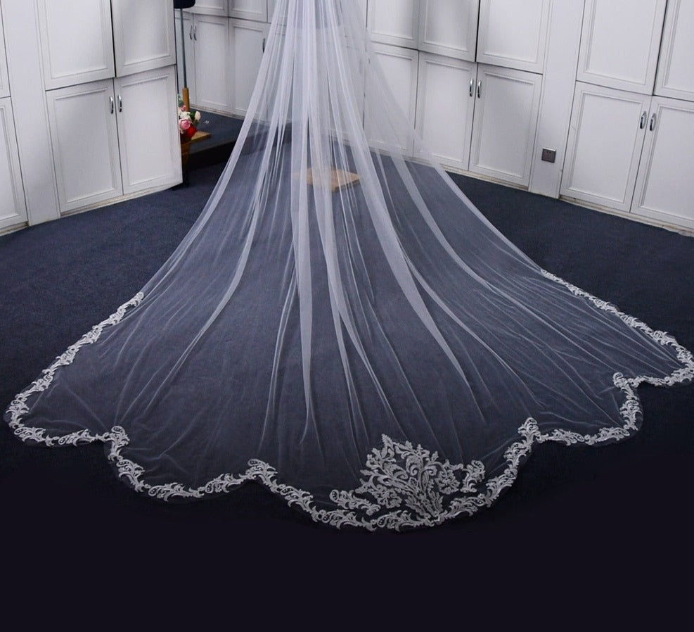 Cathedral Length Thin Scallop Lace Trim Single Tier Edge Wedding Veil Mantilla