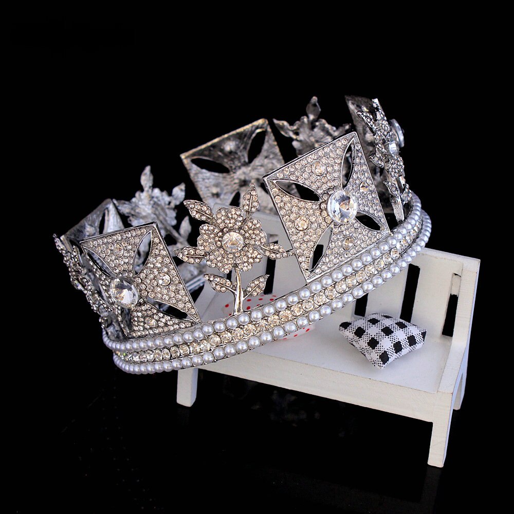 
                      
                        Luxury Crown Queen Elizabeth White Style Baroque Royal Crown
                      
                    