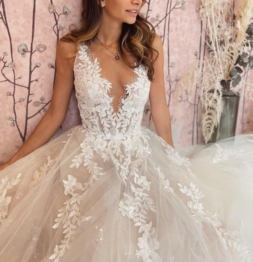 Ivory / Beige Colour Bohemian Tulle Wedding Dress/bohemian Open Back Tulle  Wedding Dress/boho Tulle & Lace Wedding Dress/deep V Wedding Gown 