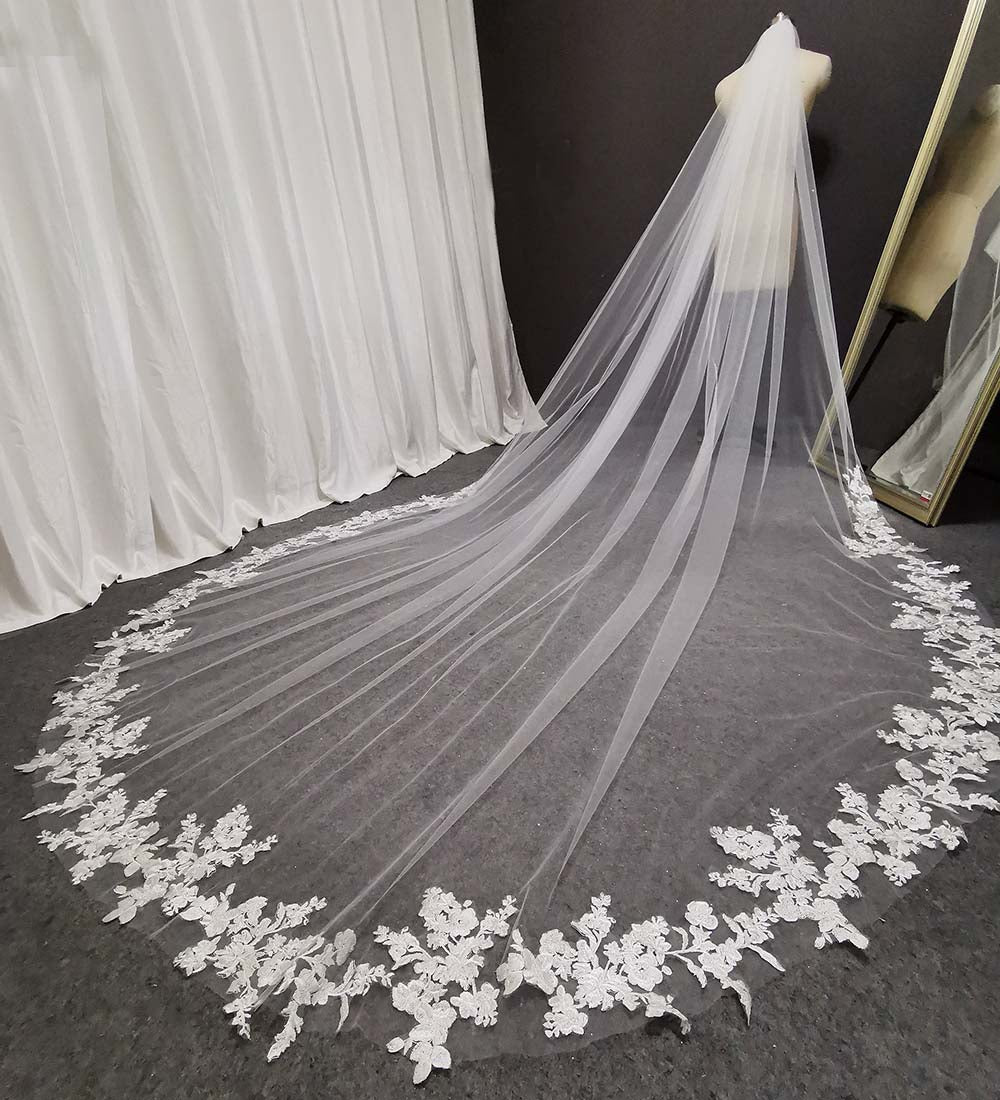 Long Lace Wedding Veil 3 Meters Long Cathedral Bridal Veil with Hair Comb